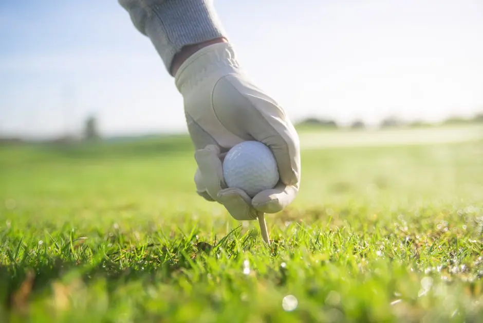 Read more about the article What factors influence the selection of the right golf ball?